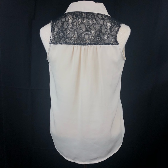 Monteau Sleeveless Colorblock Button Down Blouse in Cream & Black Size Medium - Picture 3 of 4